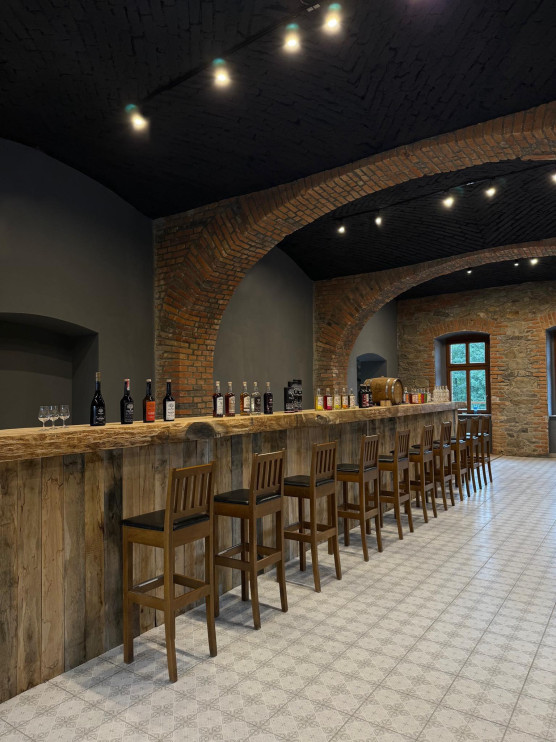 Wnętrze Restauracji Stanica przygotowane na spotkanie gości